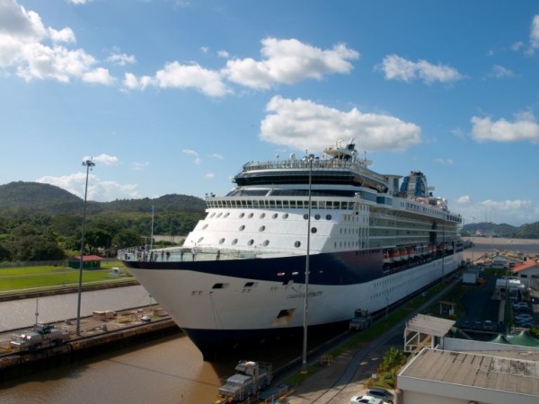 Cruise ship Panama canal