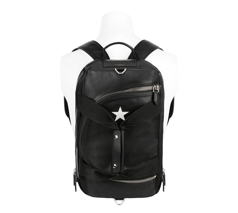 GIVENCHY バックパック　リカルドティッシ　Riccardo Tisci ジバンシィから新しいバックパック「セブンティーン」誕生