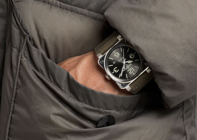 The Bell & Ross BR03‐92 GREY LUM is a 
