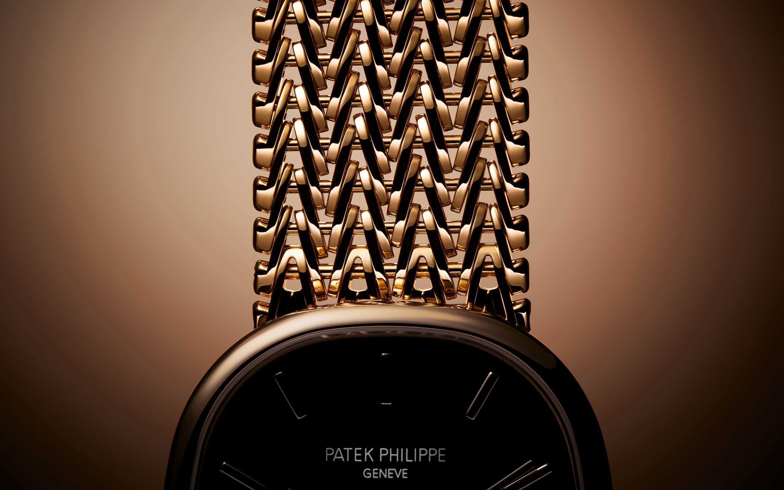 Patek Philippe's Ref. 5738/1R-001 Goes For Gold With New Bracelet