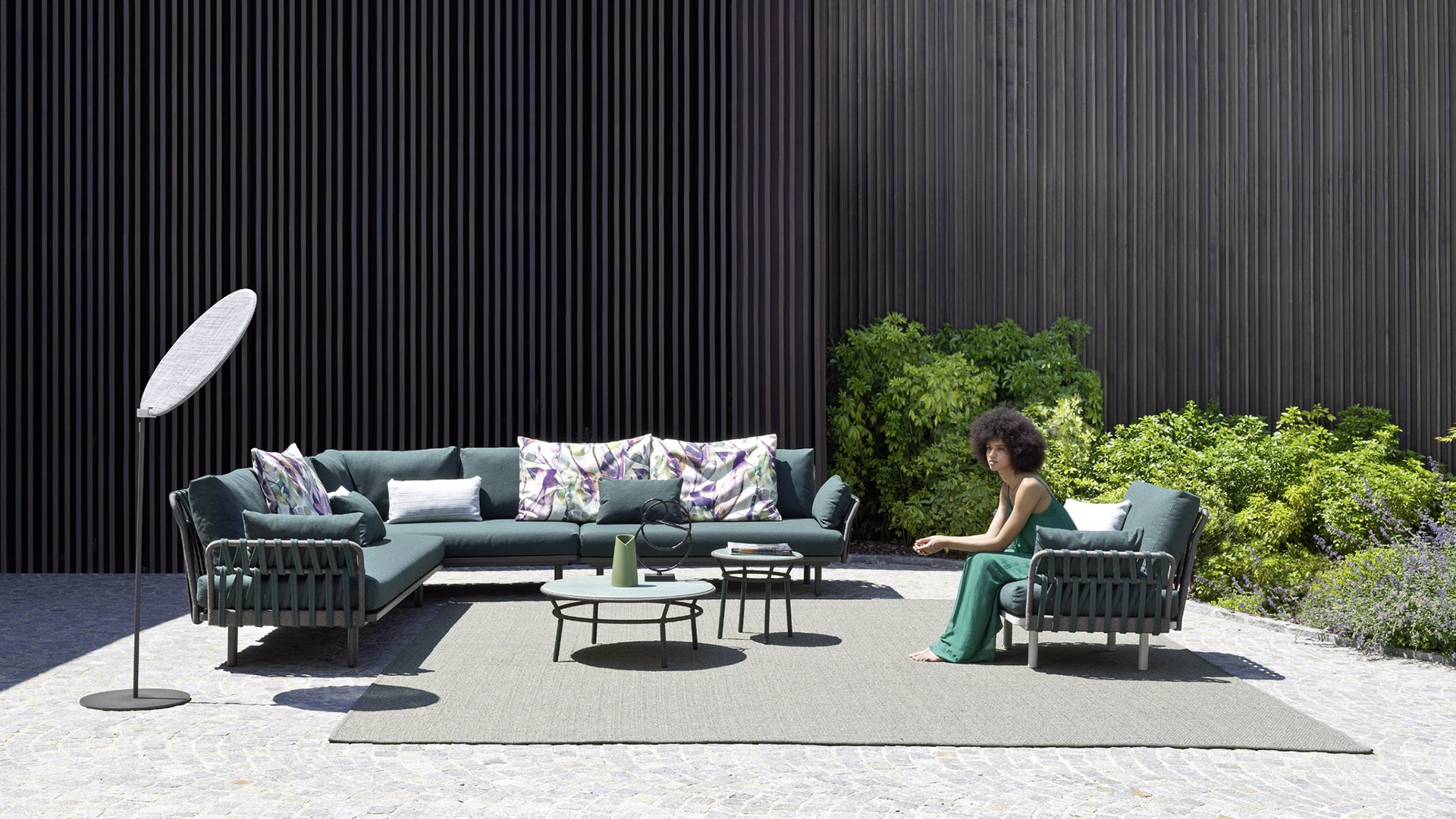 Emma Cross, Varaschin