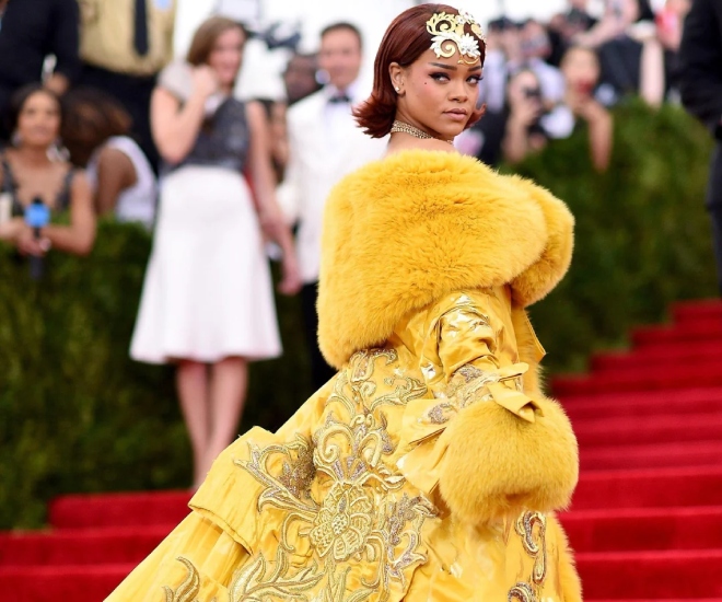 8 Historical Fashion Pieces That Defined Cultural Moments 