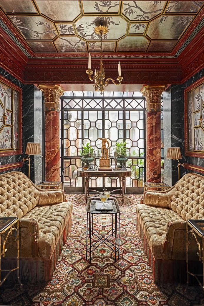 Chines Salon, Rocardo Labougie.